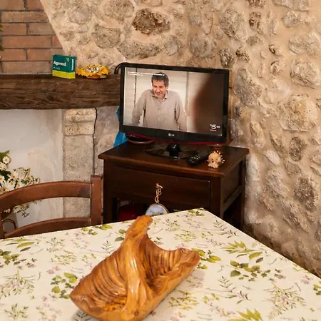 Intera Casa Con Grottino Nel Cuore Del Borgo San Donato Val di Comino