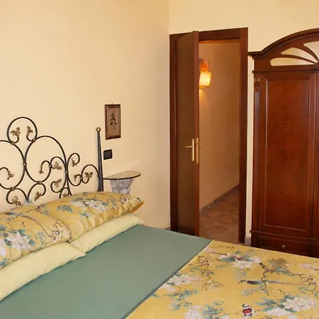 Intera Casa Con Grottino Nel Cuore Del Borgo *