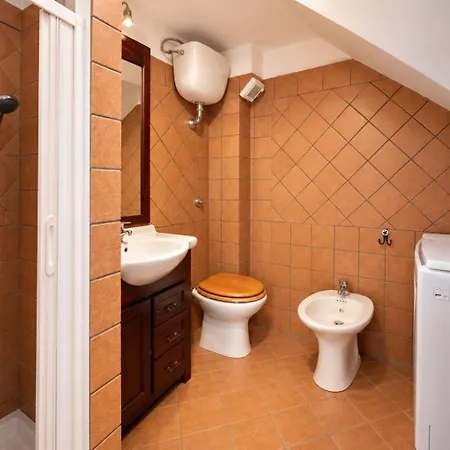 Intera Casa Con Grottino Nel Cuore Del Borgo * San Donato Val di Comino